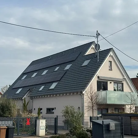 Schoene Mit Eigenem Eingang Souterrain Lägenhet